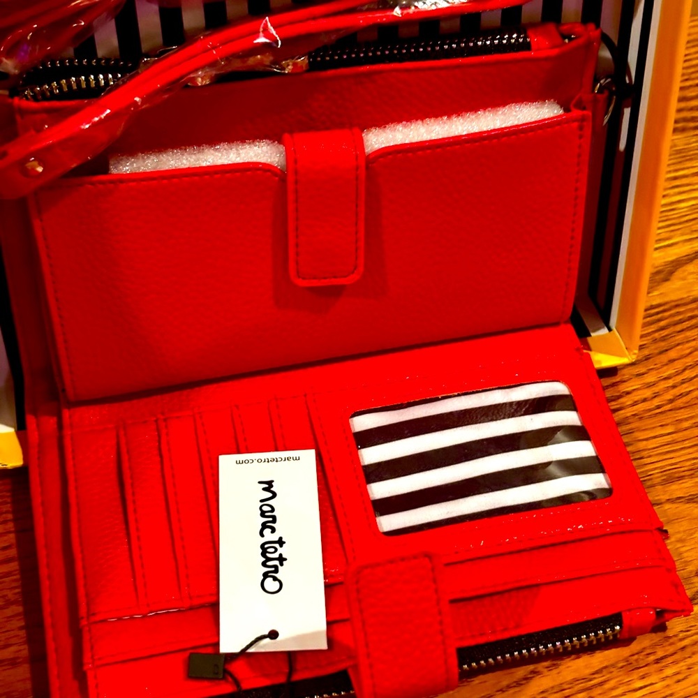 NIB Marc Tetro Red Crossbody Wristlet Wallet - Picture 2 of 2